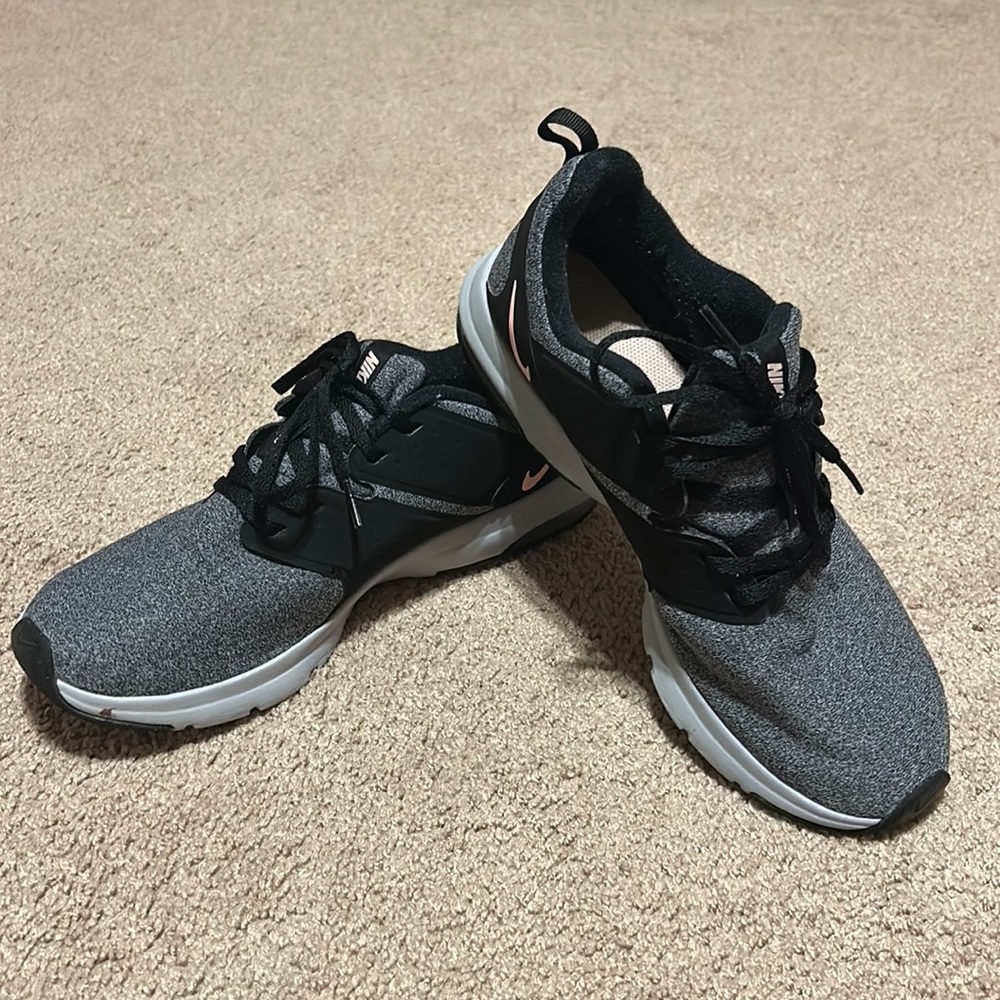 Nike Air Bella TR Womens Size 9.5 Gray/Black Running/Training Shoes